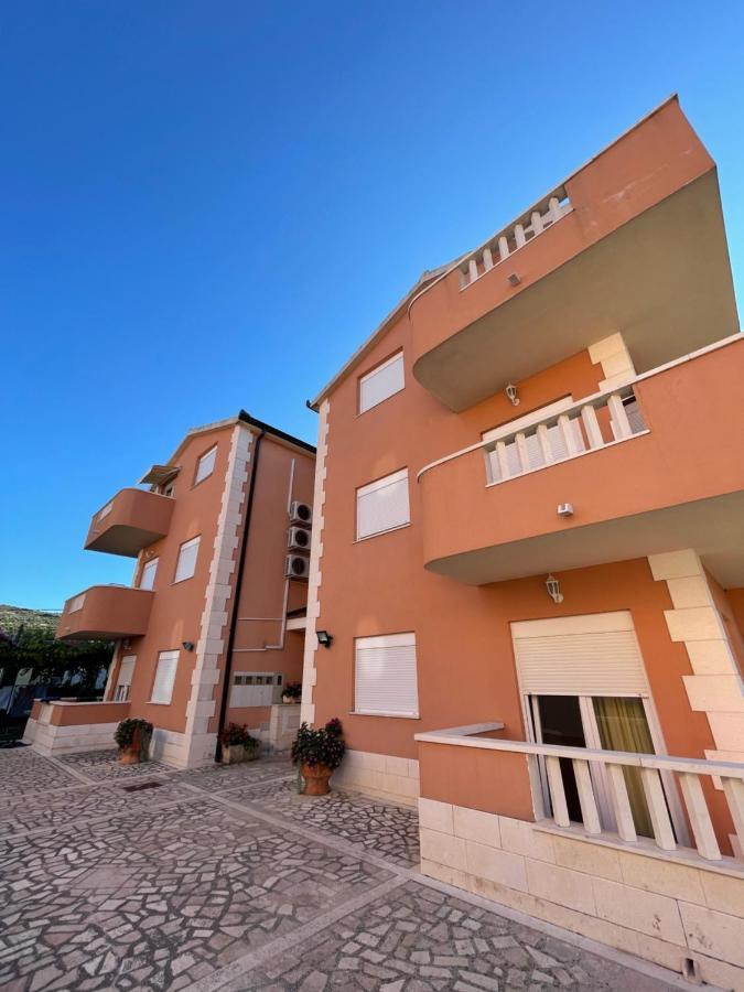 Hotel Apartman Jukic Marina Exterior foto