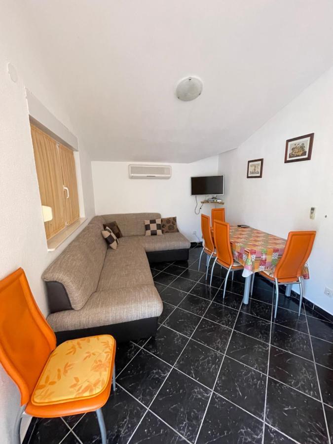 Hotel Apartman Jukic Marina Exterior foto
