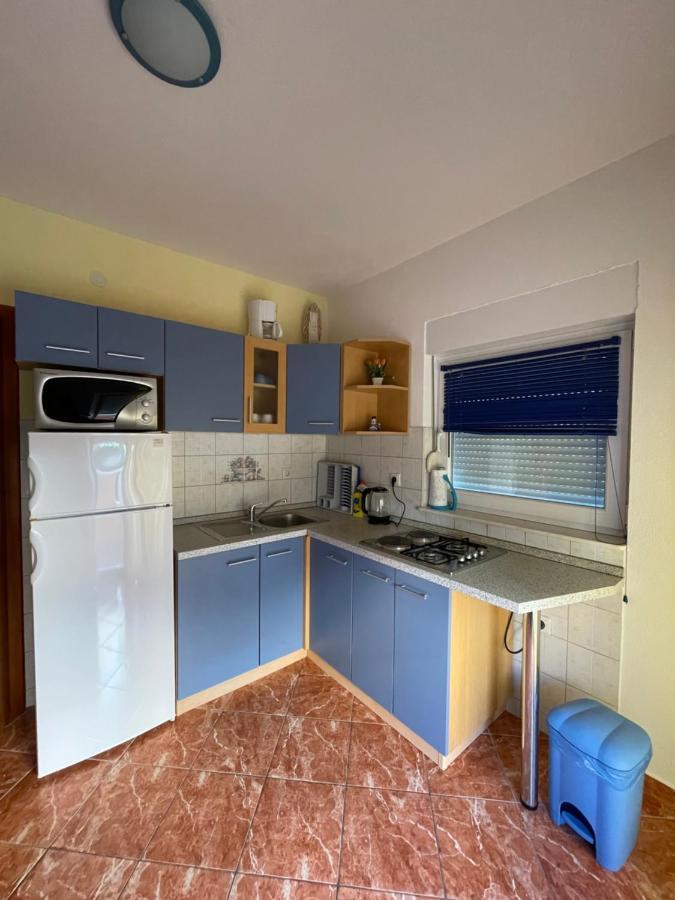 Hotel Apartman Jukic Marina Exterior foto