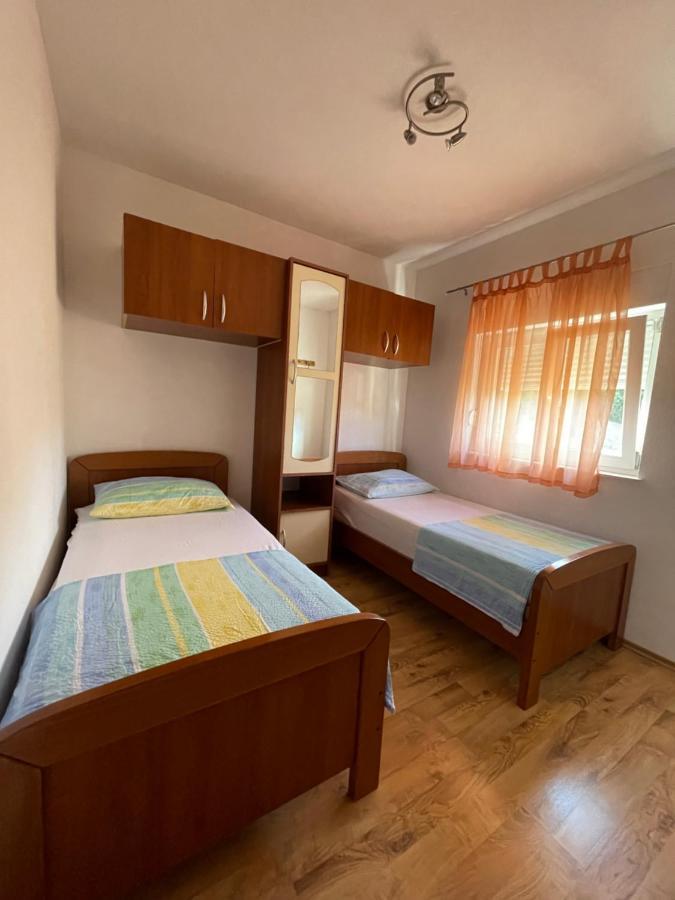 Hotel Apartman Jukic Marina Exterior foto