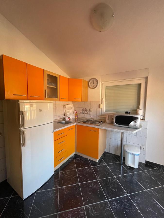 Hotel Apartman Jukic Marina Exterior foto