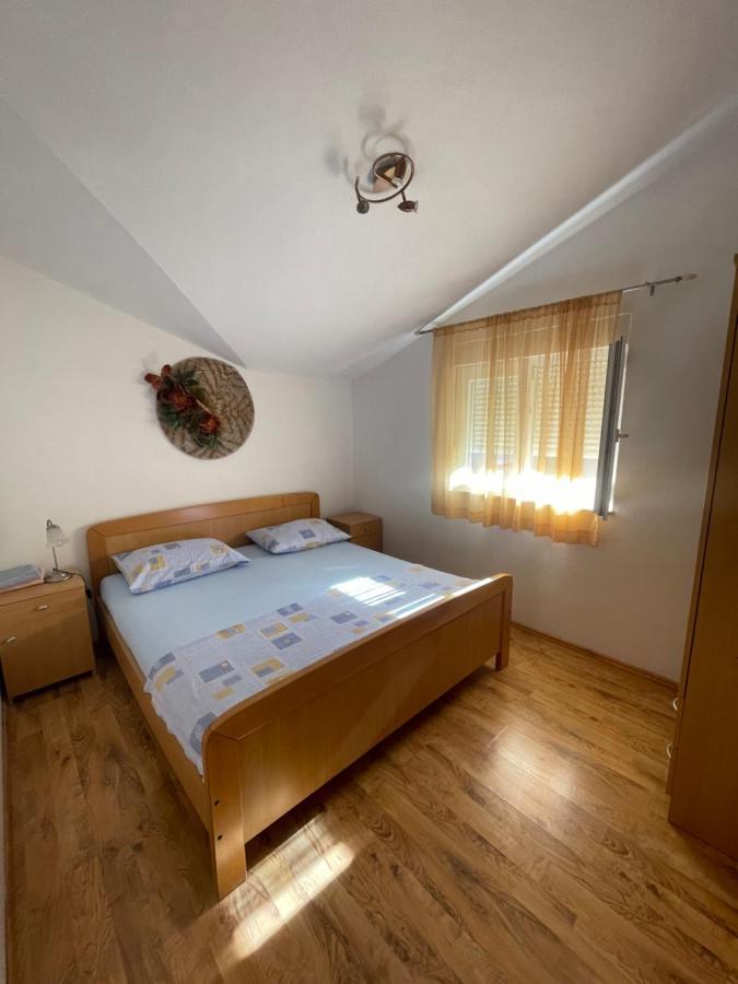 Hotel Apartman Jukic Marina Exterior foto