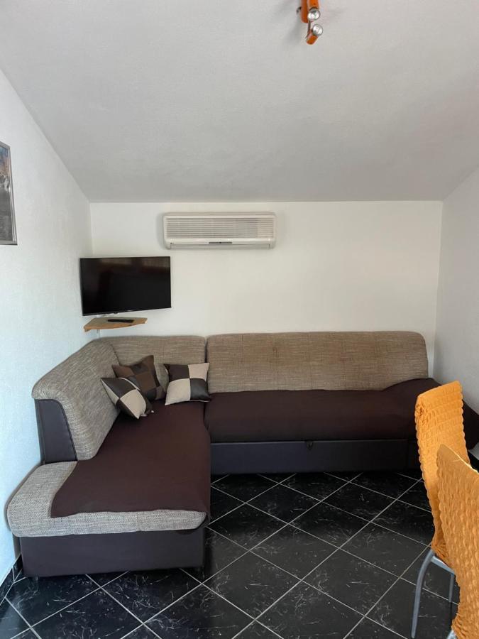 Hotel Apartman Jukic Marina Exterior foto