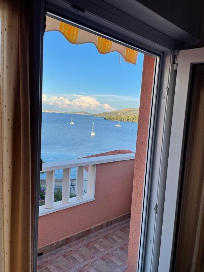 Hotel Apartman Jukic Marina Exterior foto